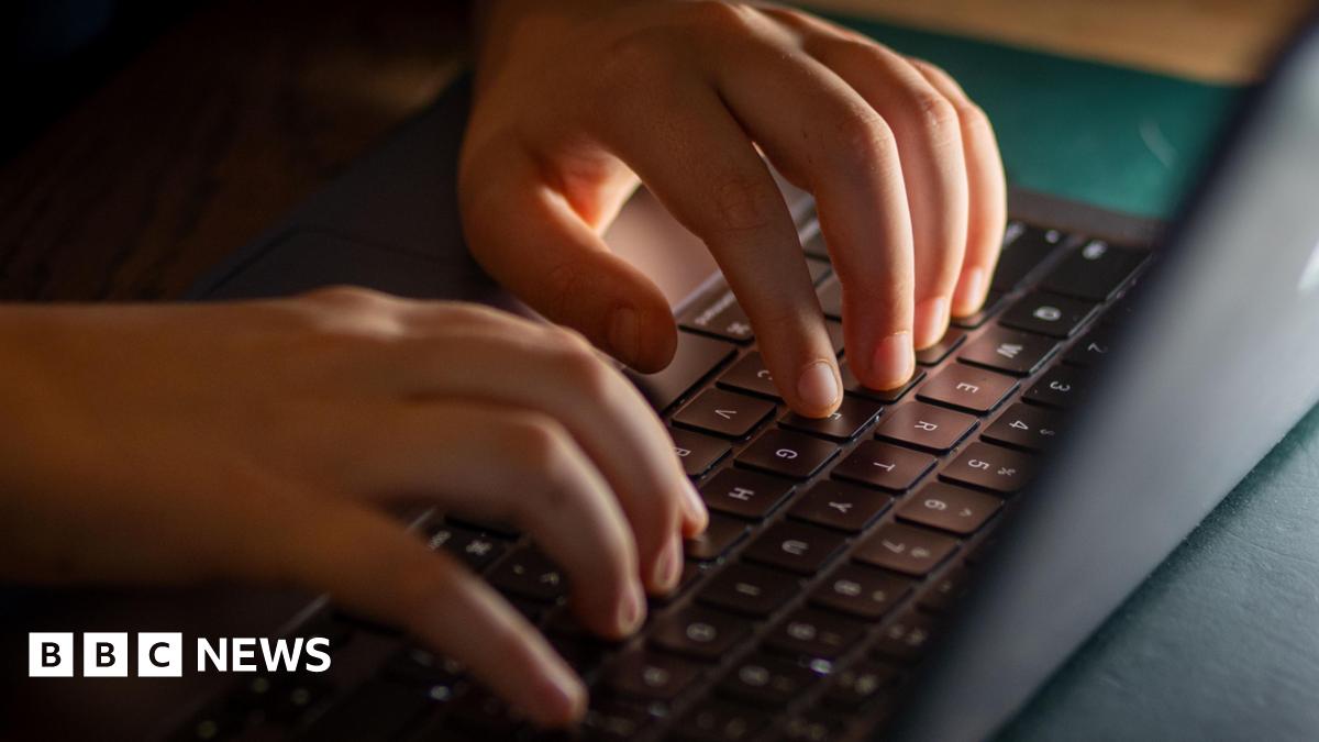Stop children using VPNs to watch porn, ministers told - BBC